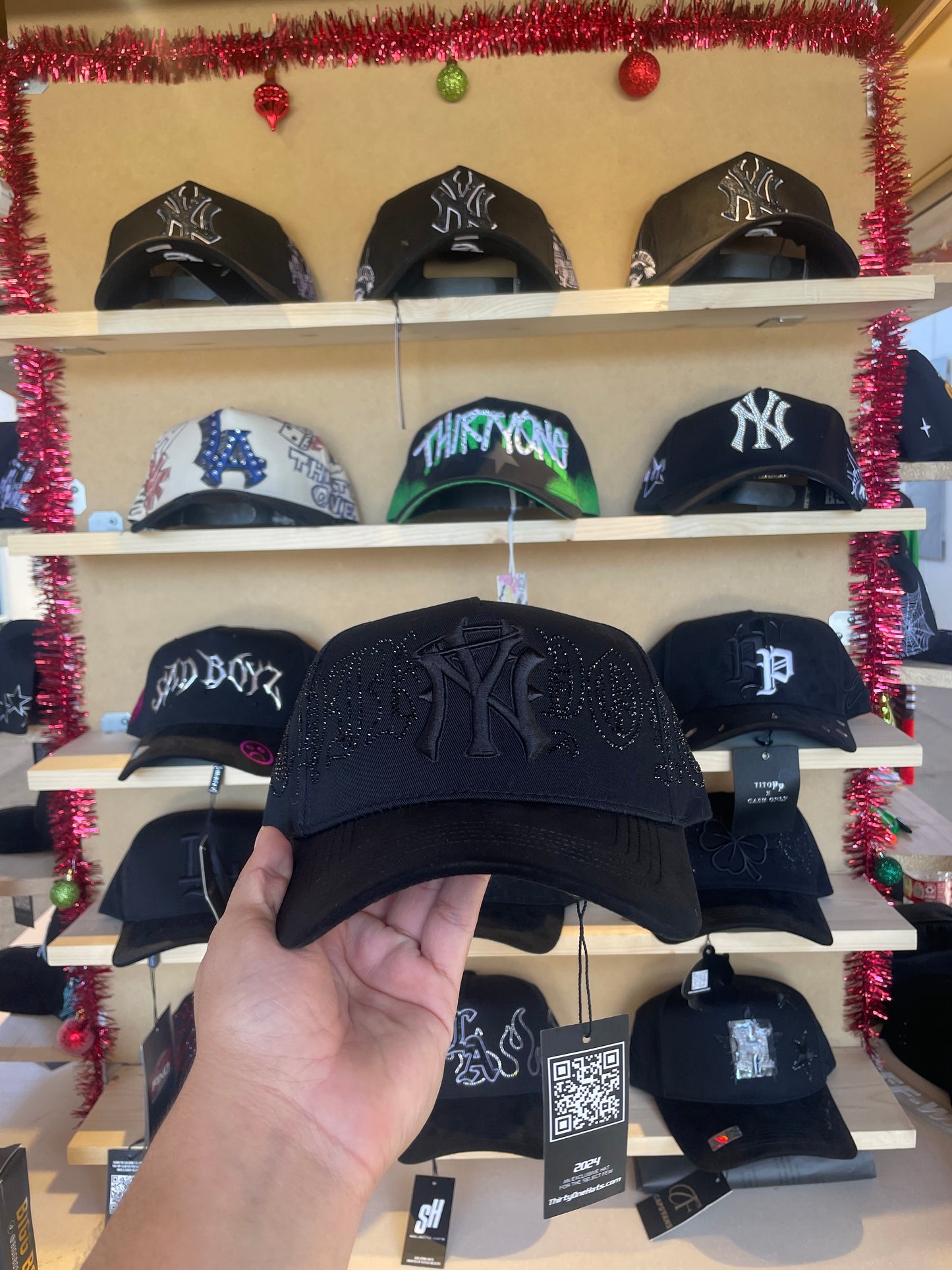 31 Hats “Crystal Black”